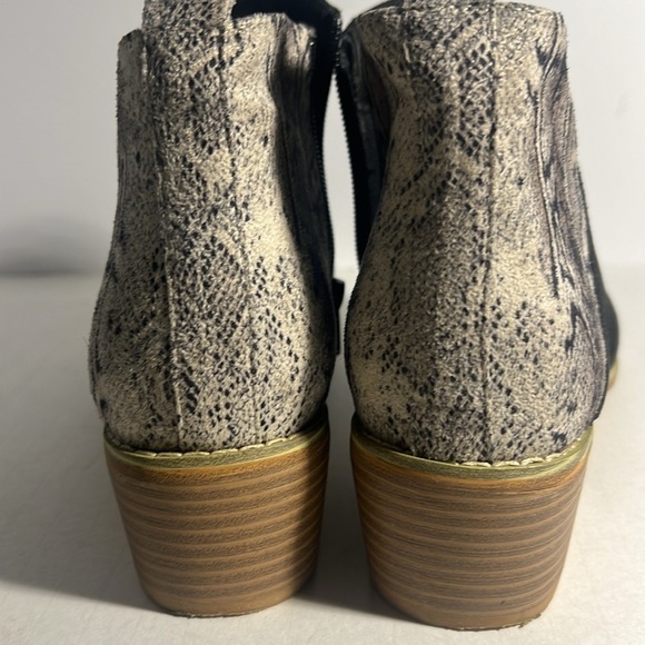 Boutique by Corkys‎ Port Black Snake Print Ankle Boots Booties Women Size 8 - Picture 5 of 11